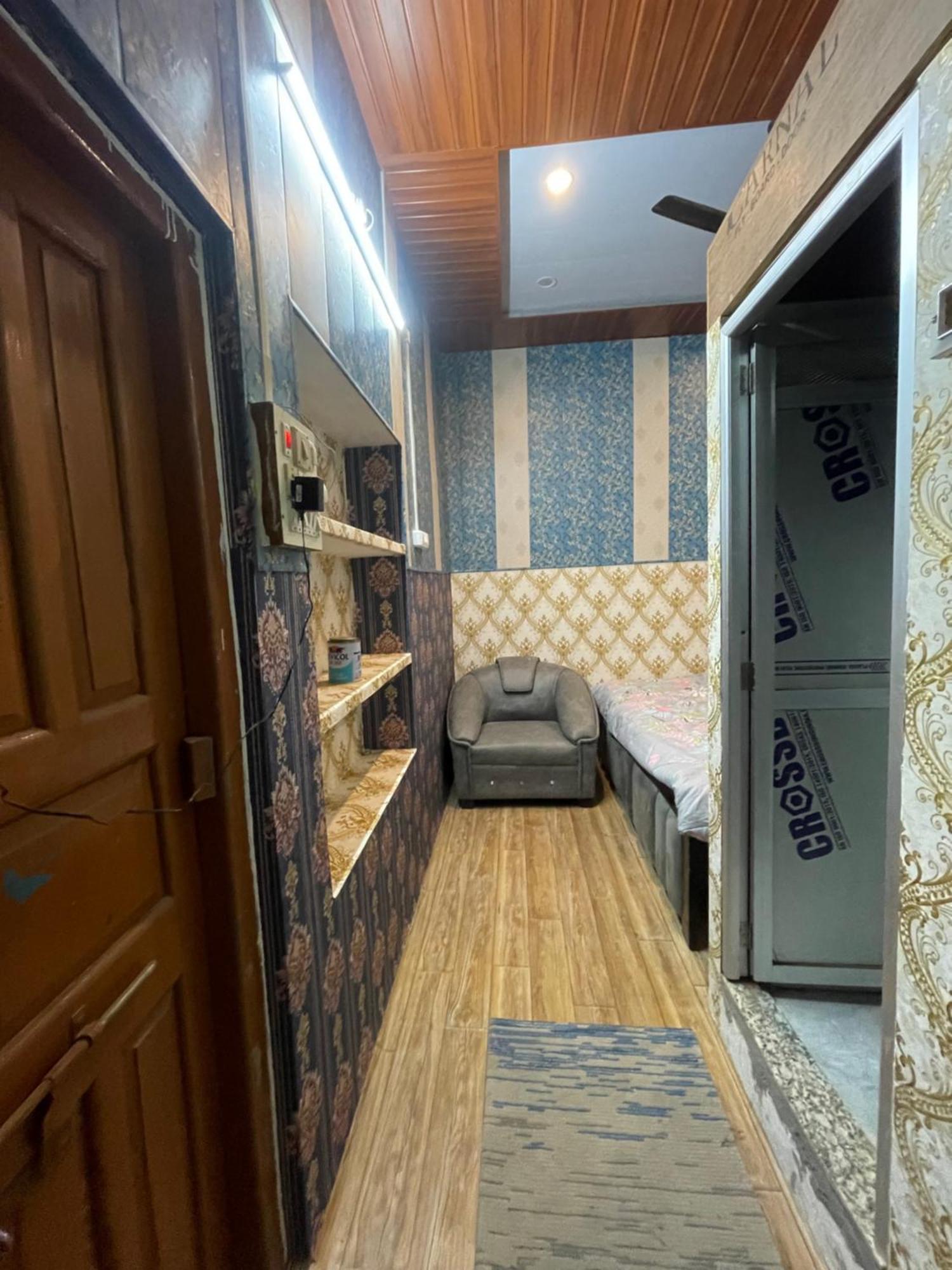 Swastik Ravindpuri Apartment
